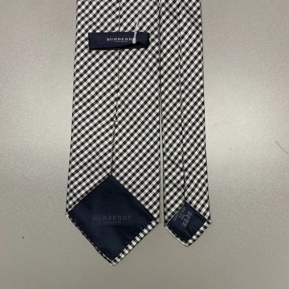 Burberry necktie black